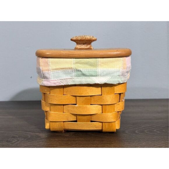 Longaberger basket with lid and pastel plaid fabric liner 2001 - Picture 10 of 10